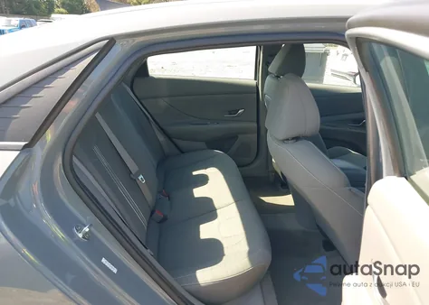 2021 Hyundai Elantra Sel z USA, uszkodzony, nr VIN KMHLM4AG5MU066039